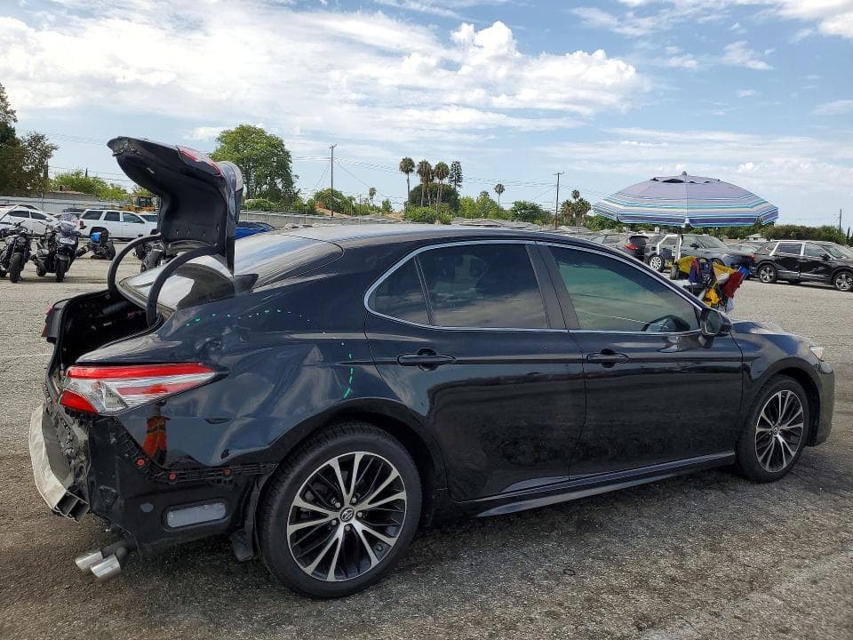 2018 TOYOTA CAMRY SE 3