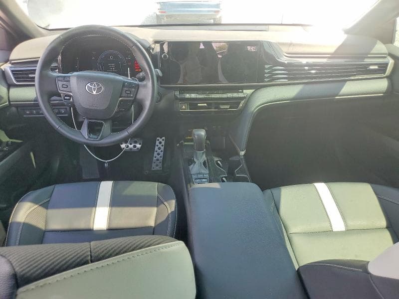 2025 TOYOTA CAMRY SE 8