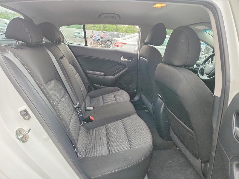 2017 KIA FORTE5 LX 10