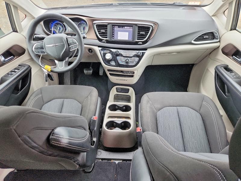 2022 CHRYSLER VOYAGER LX 8