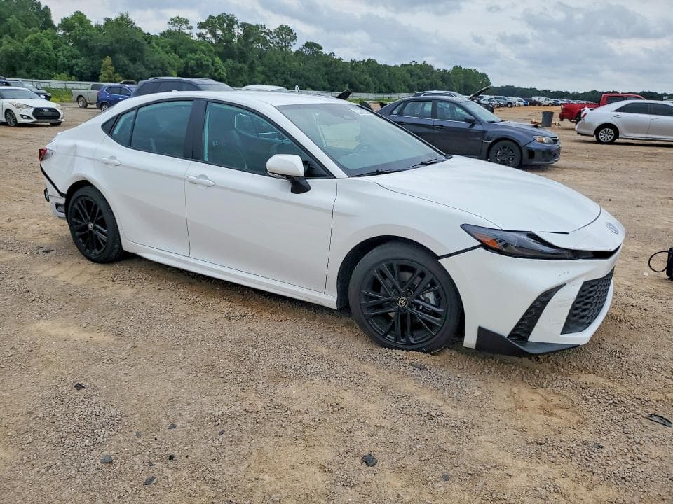 2026 TOYOTA CAMRY SE 4