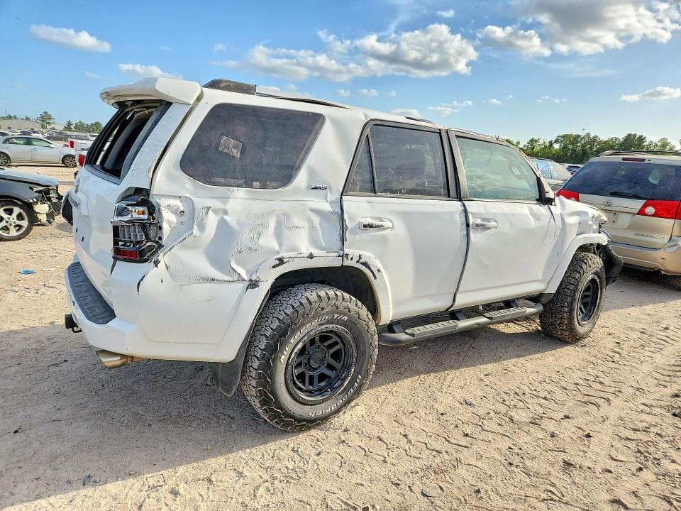2023 TOYOTA 4RUNNER SR5 3