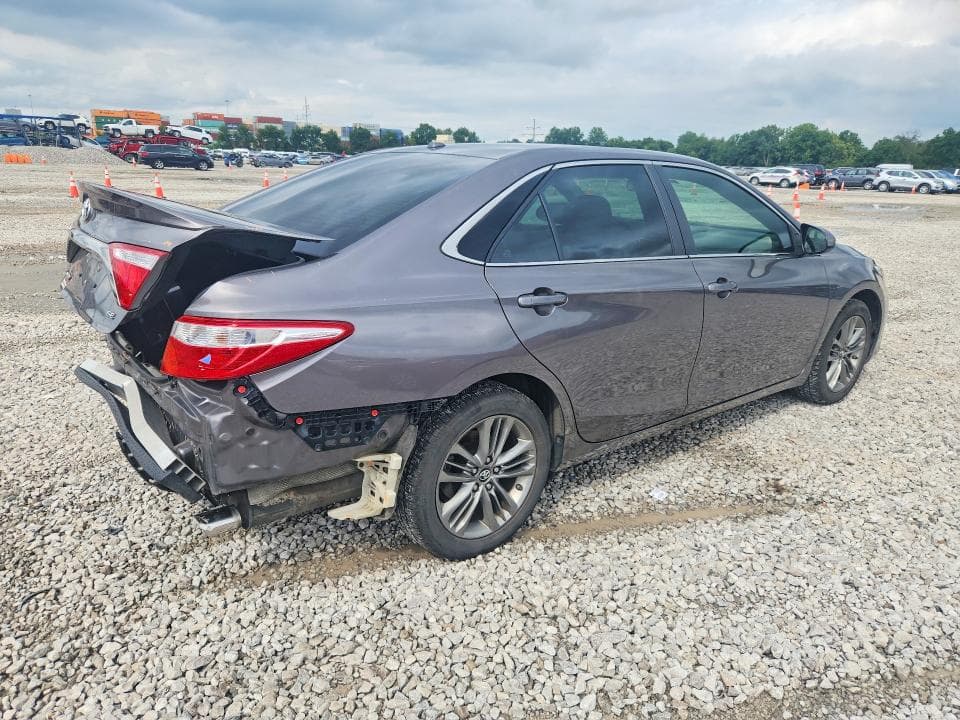 2017 TOYOTA CAMRY SE 3