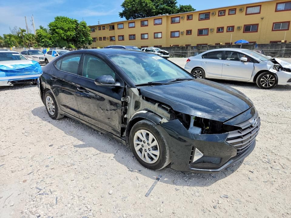 2020 HYUNDAI ELANTRA SE 4