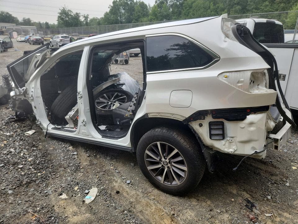 2019 TOYOTA HIGHLANDER XLE 2
