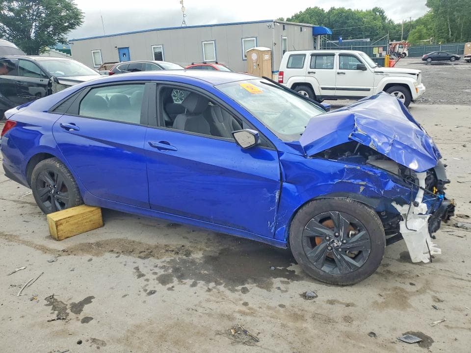 2023 HYUNDAI ELANTRA BLUE 4