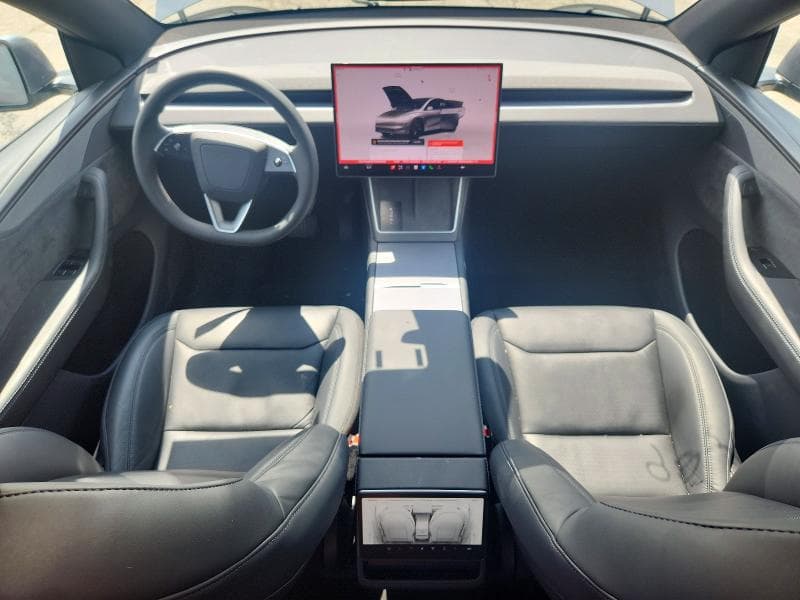 2026 TESLA MODEL Y 8