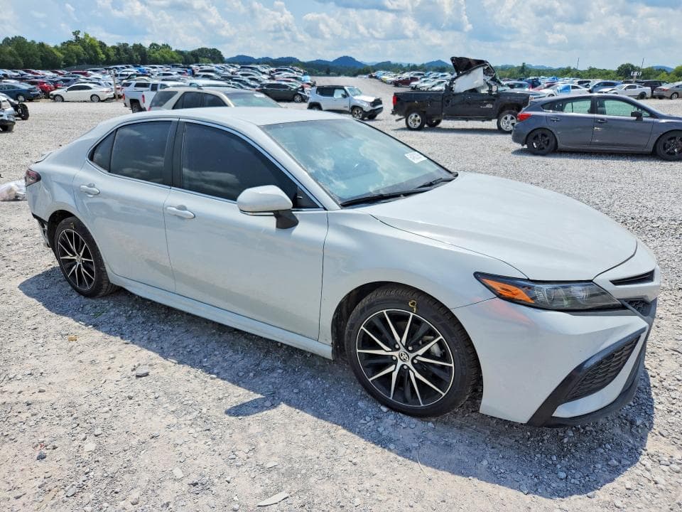 2022 TOYOTA CAMRY SE 4