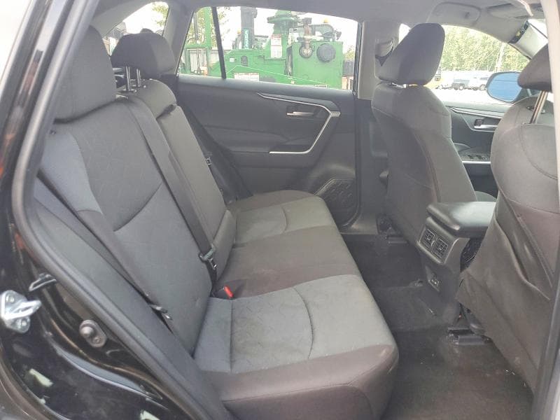 2025 TOYOTA RAV4 XLE 11