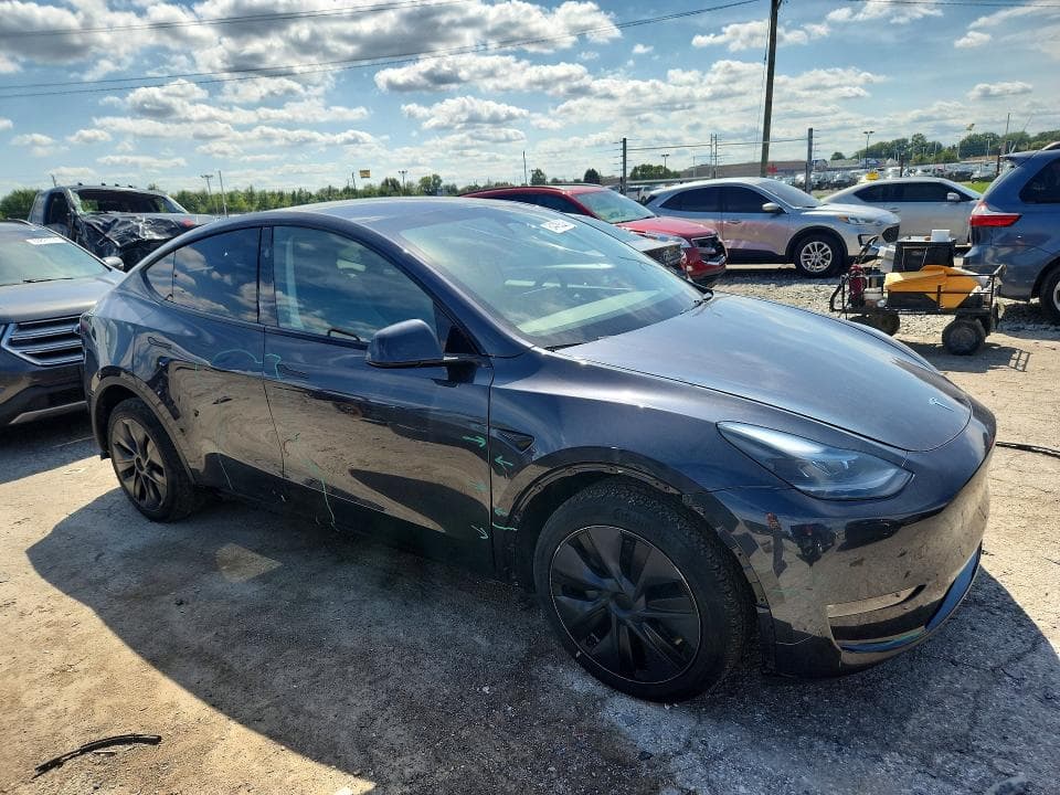 2024 TESLA MODEL Y 4