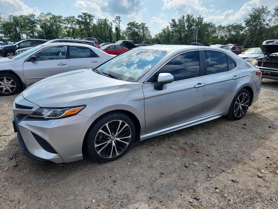 2018 TOYOTA CAMRY SE - 1