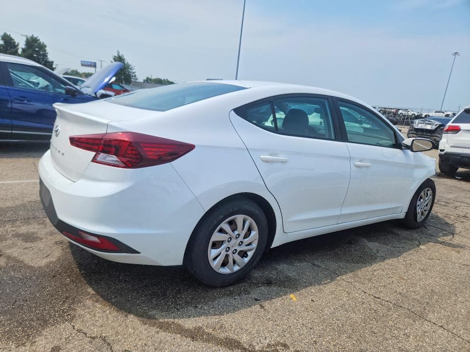 2019 HYUNDAI ELANTRA SE 3