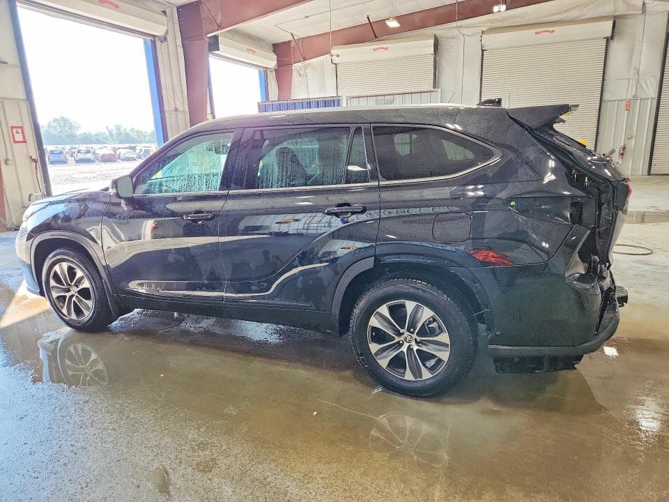 2021 TOYOTA HIGHLANDER XLE 2