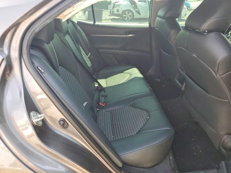 2019 TOYOTA CAMRY SE 10