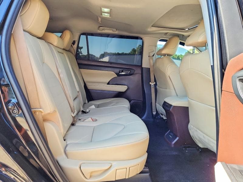 2021 TOYOTA HIGHLANDER XLE 11