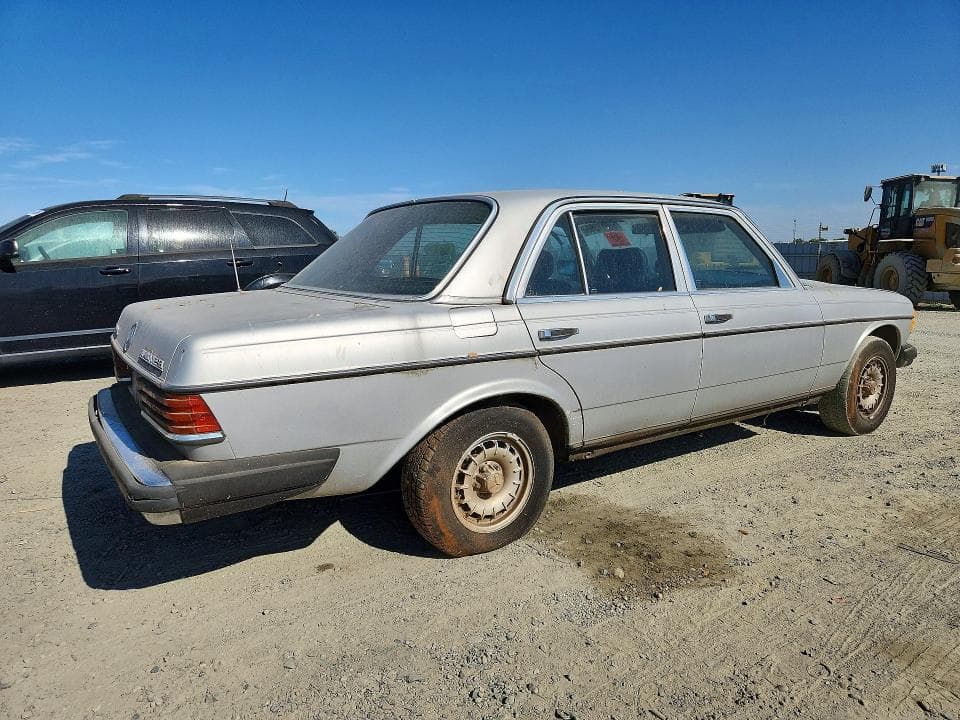 1982 MERCEDES-BENZ 300 D 3