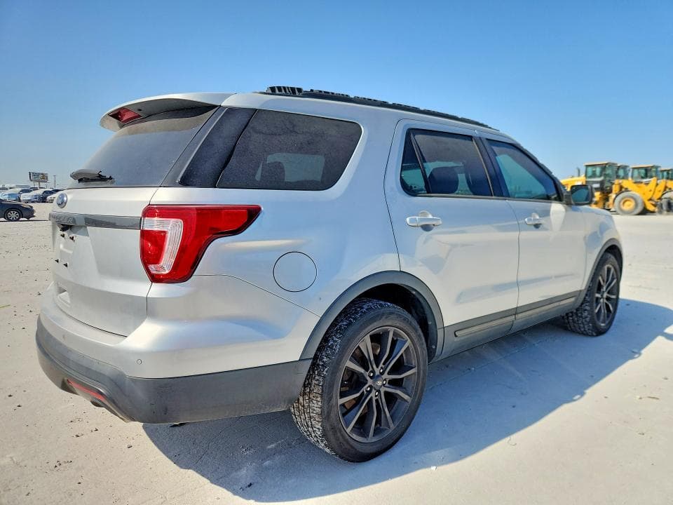 2017 FORD EXPLORER XLT 3
