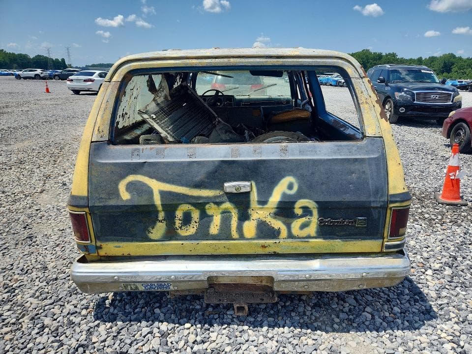 1983 CHEVROLET SUBURBAN K2 6
