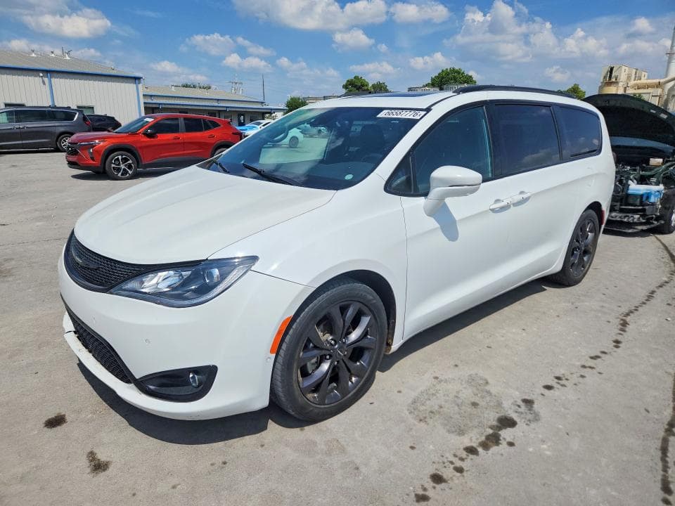 2018 CHRYSLER PACIFICA LIMITED - 1