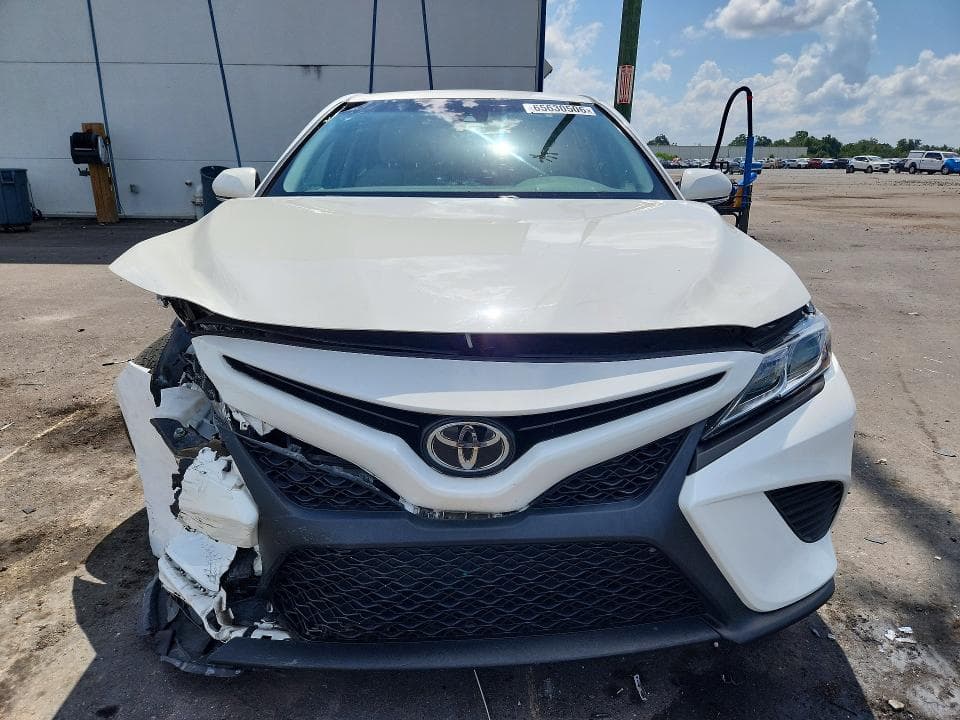 2018 TOYOTA CAMRY SE 5