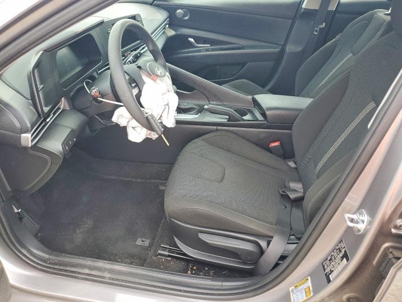 2025 HYUNDAI ELANTRA SE 7