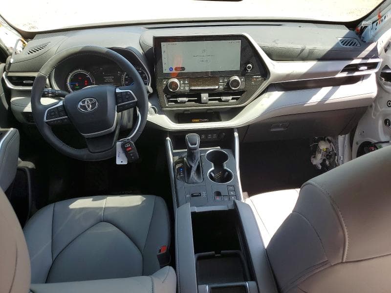 2026 TOYOTA HIGHLANDER HYBRID XLE 8