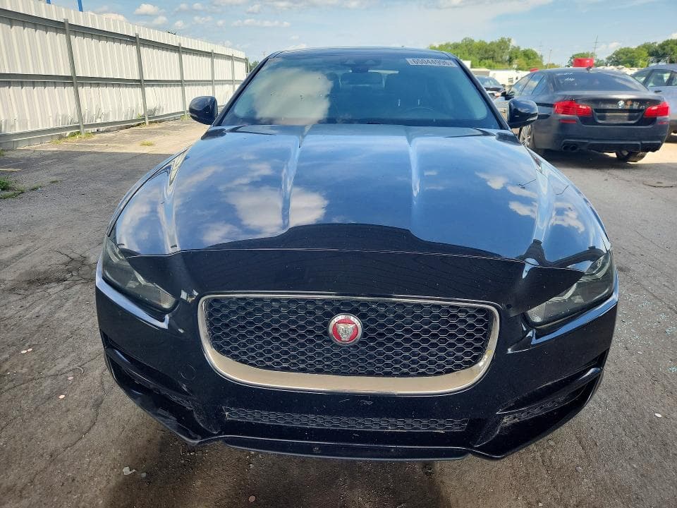 2018 JAGUAR XE 5