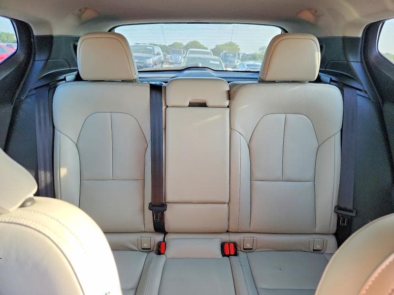 2019 VOLVO XC40 T5 MOMENTUM 10
