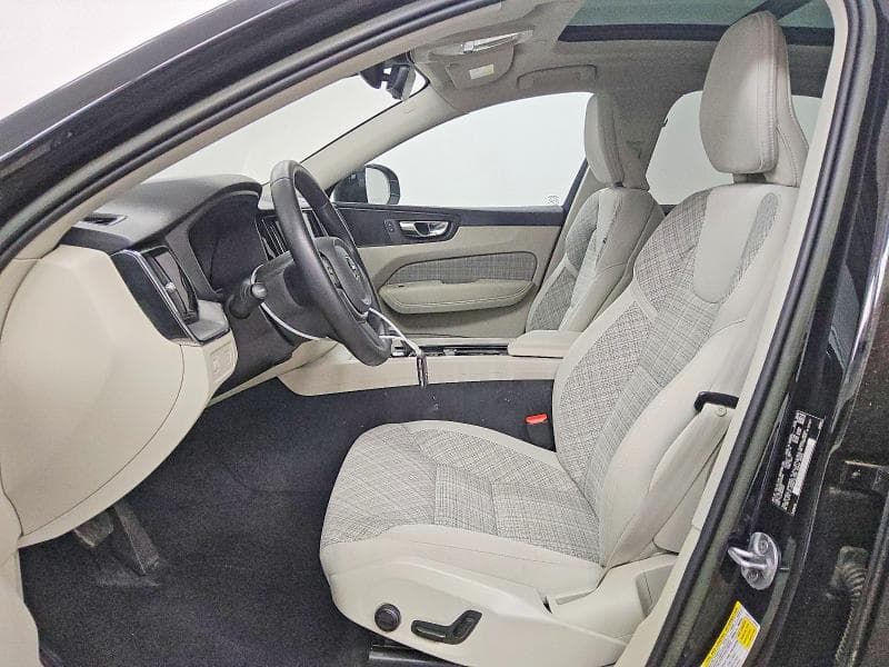 2022 VOLVO XC60 B5 MOMENTUM 7