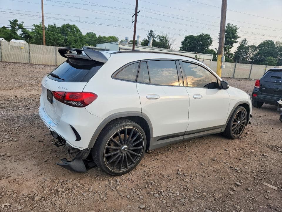 2021 MERCEDES-BENZ GLA 35 AMG 3