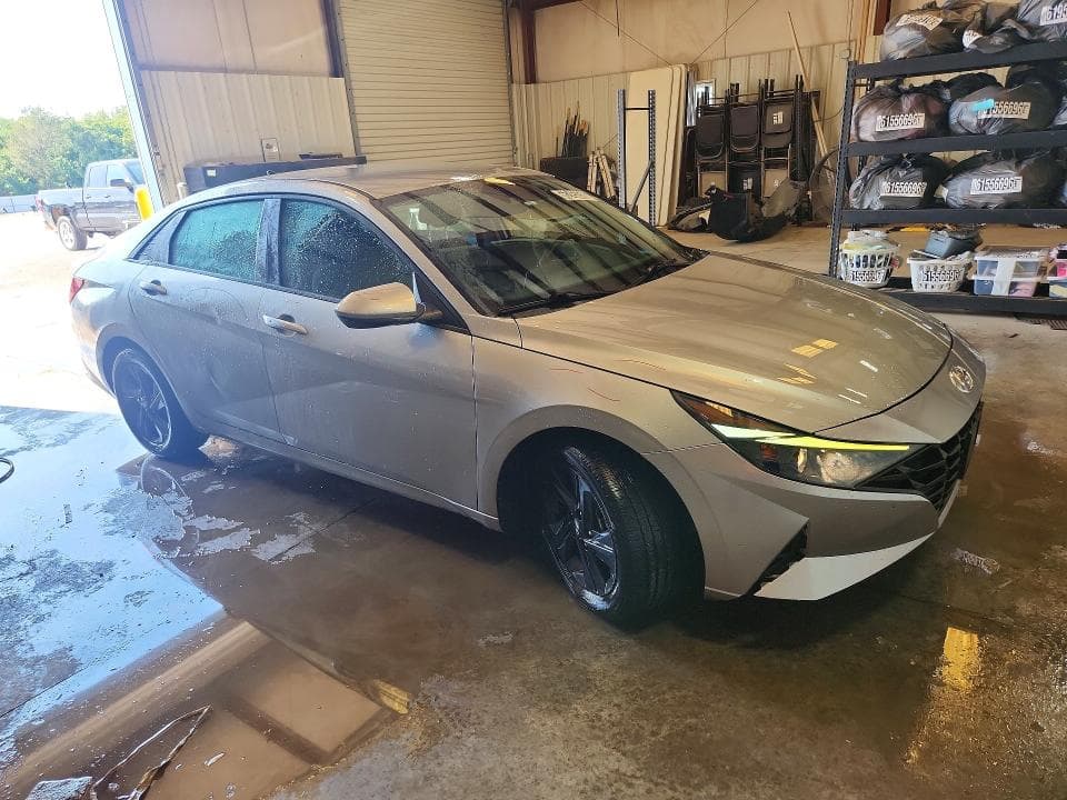 2023 HYUNDAI ELANTRA SEL 4