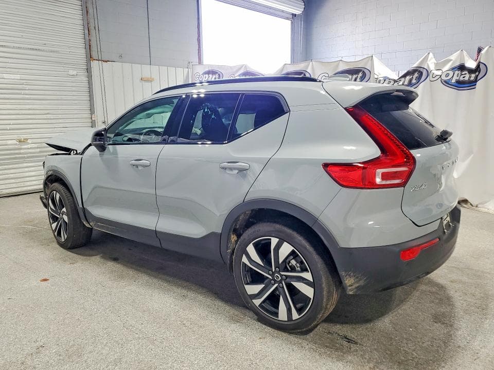2026 VOLVO XC40 PLUS 2