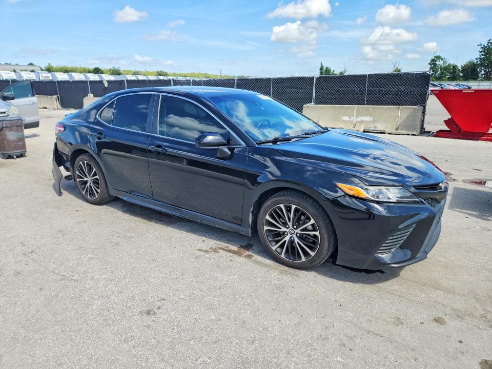 2020 TOYOTA CAMRY SE 4