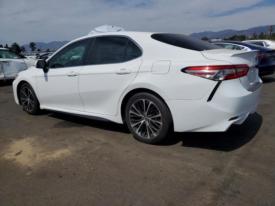 2018 TOYOTA CAMRY SE 2