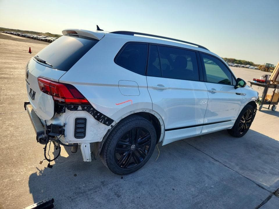 2022 VOLKSWAGEN TIGUAN SE R-LINE BLACK 3