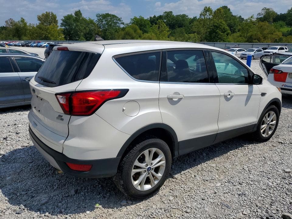 2019 FORD ESCAPE SE 3