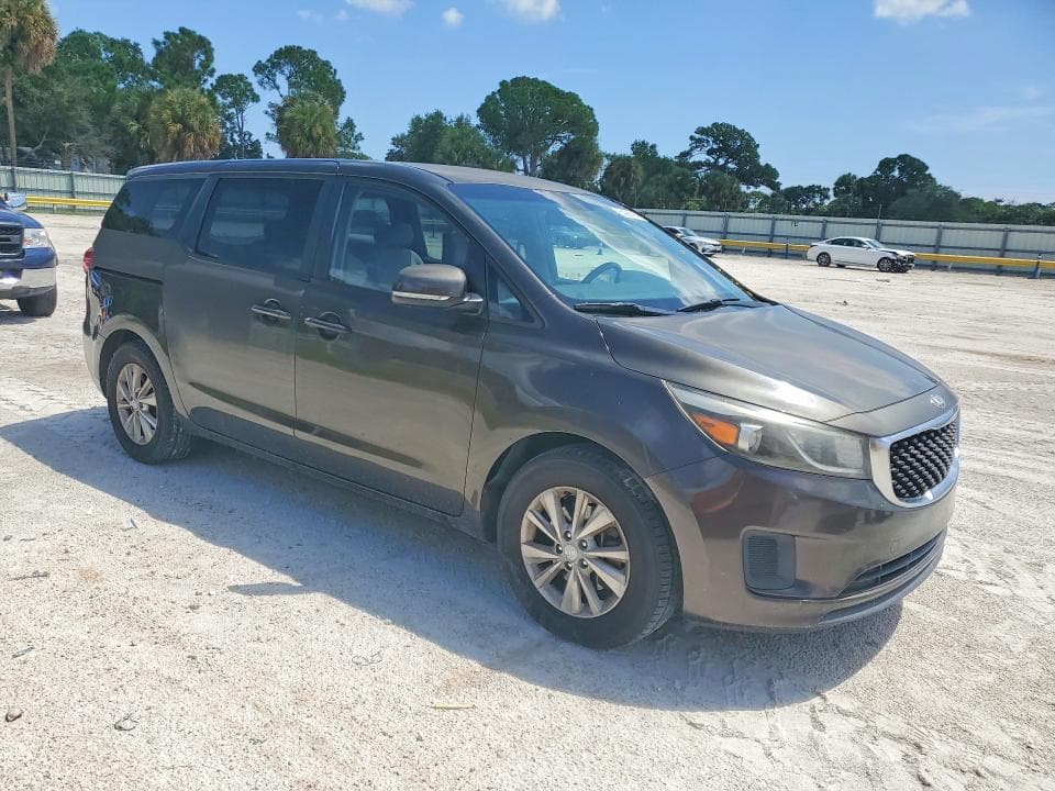 2017 KIA SEDONA LX 4