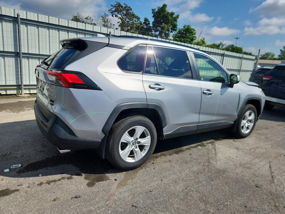 2019 TOYOTA RAV4 XLE 3