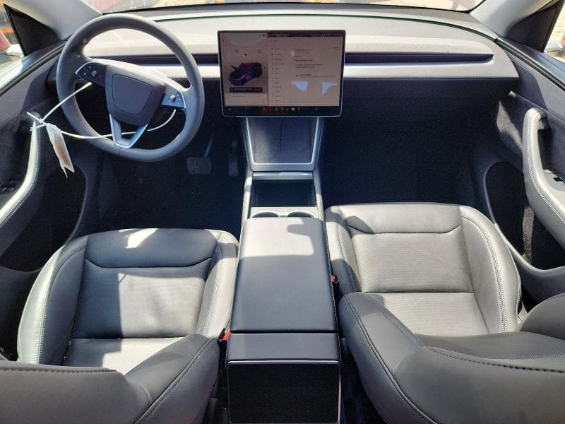 2026 TESLA MODEL Y 8