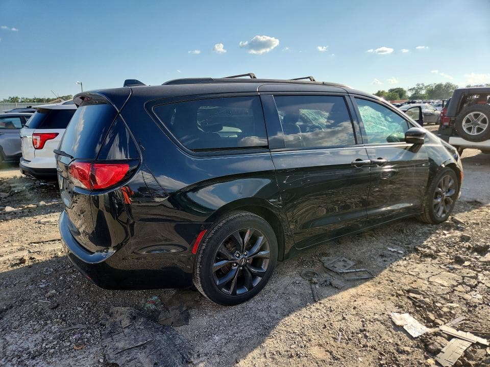 2018 CHRYSLER PACIFICA LIMITED 3