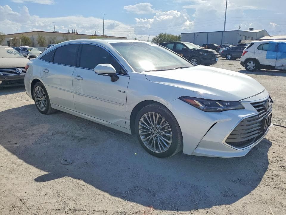 2020 TOYOTA AVALON LIMITED 4