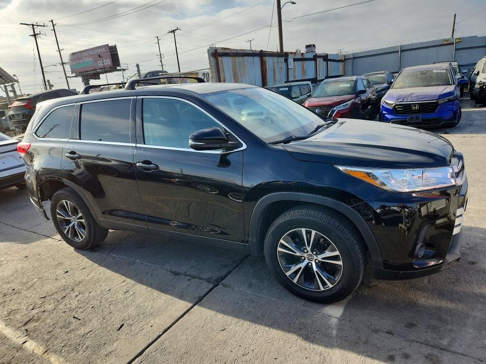 2019 TOYOTA HIGHLANDER LE 4