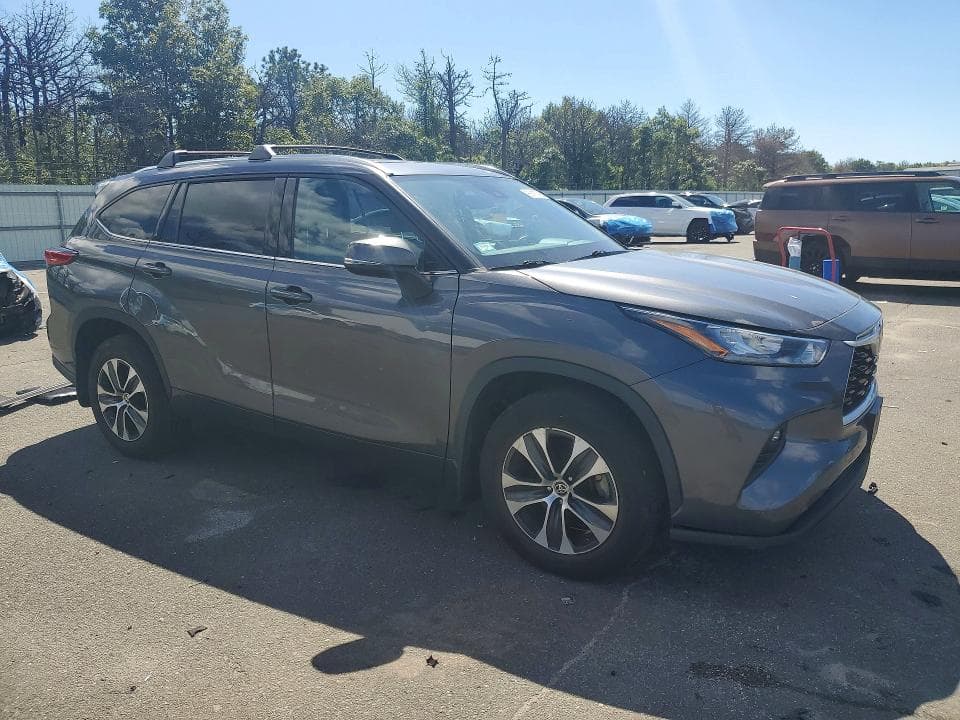 2020 TOYOTA HIGHLANDER XLE 4