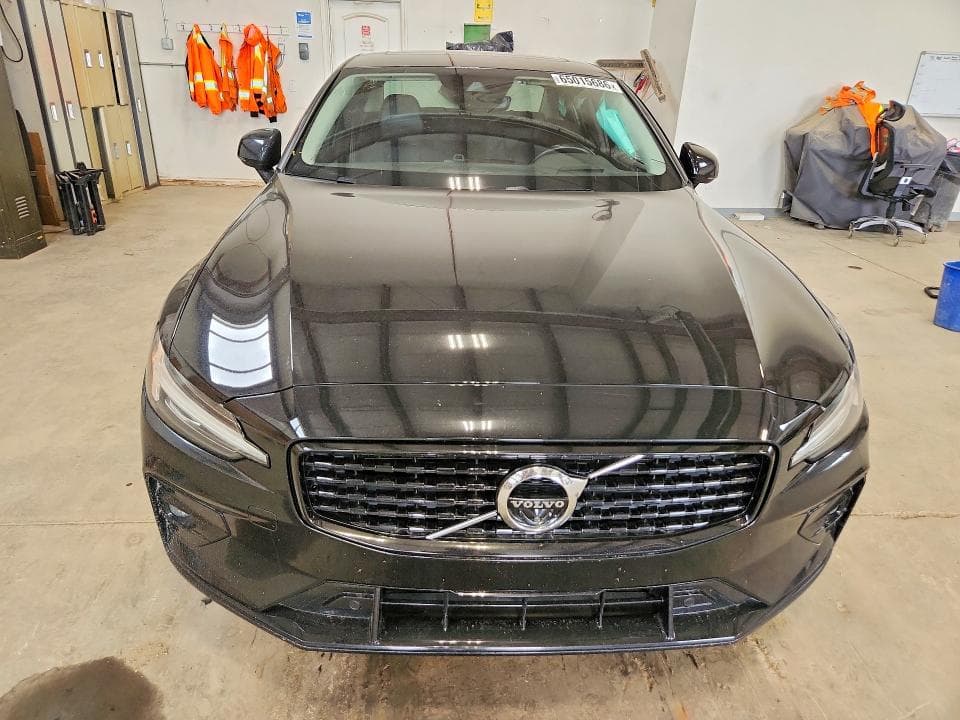 2021 VOLVO S60 T5 MOMENTUM 5