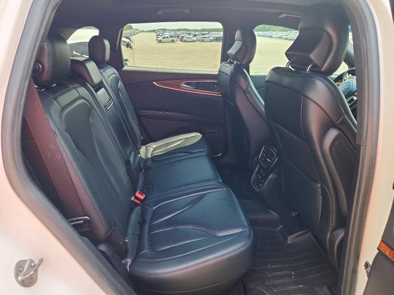 2019 LINCOLN NAUTILUS RESERVE 11