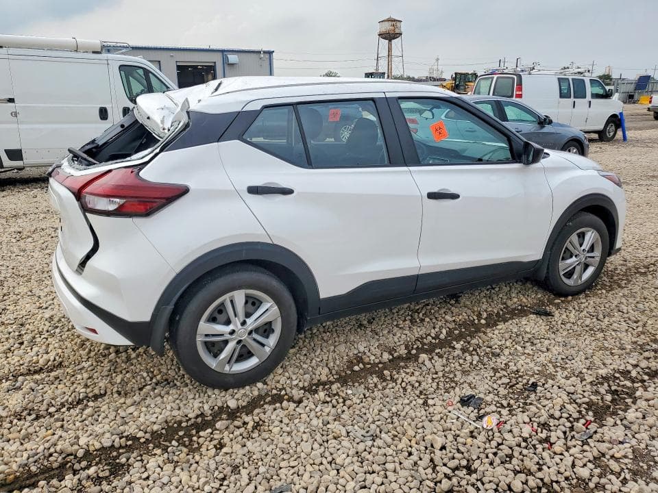 2023 NISSAN KICKS S 3