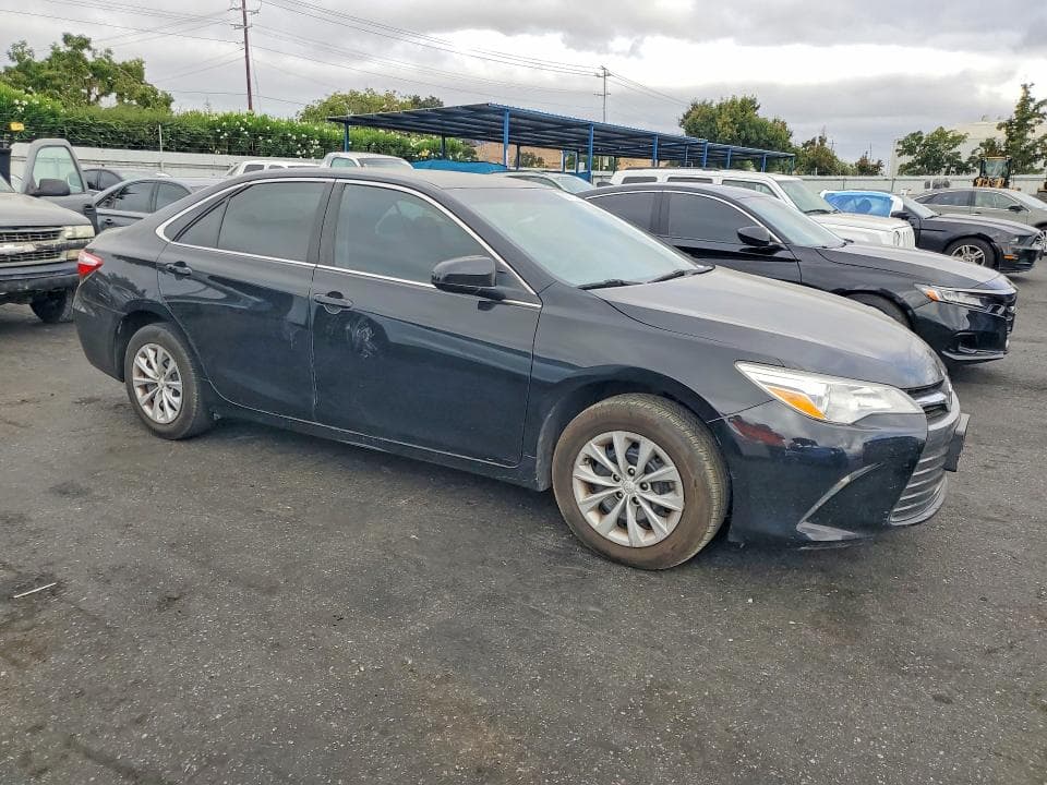 2017 TOYOTA CAMRY LE 4