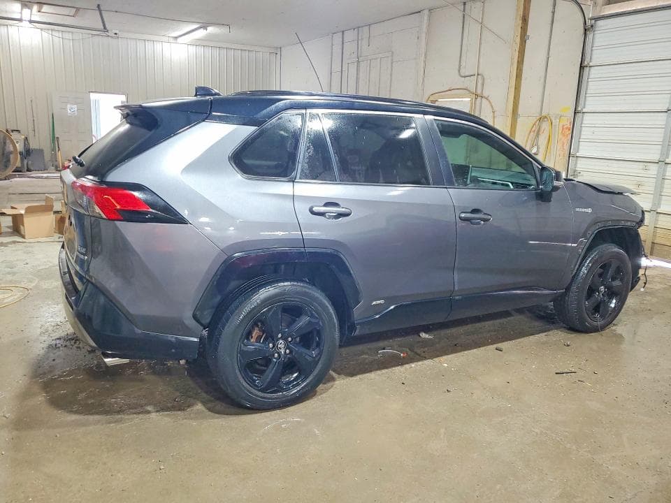 2020 TOYOTA RAV4 XSE 3