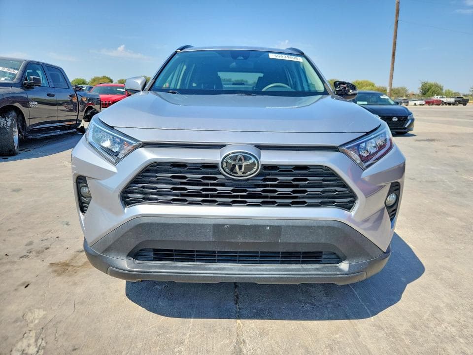 2020 TOYOTA RAV4 XLE 5