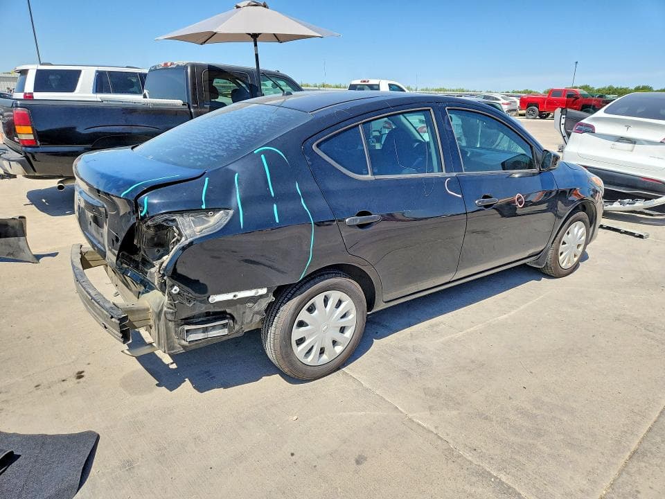 2019 NISSAN VERSA S 3